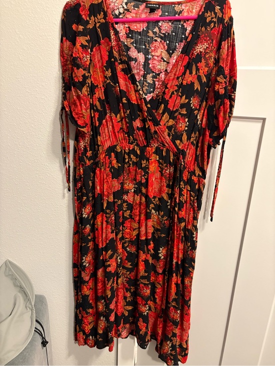 torrid Dresses & Skirts - torrid Black Floral Wrap Midi Dress with Red & Gold Bouquet
